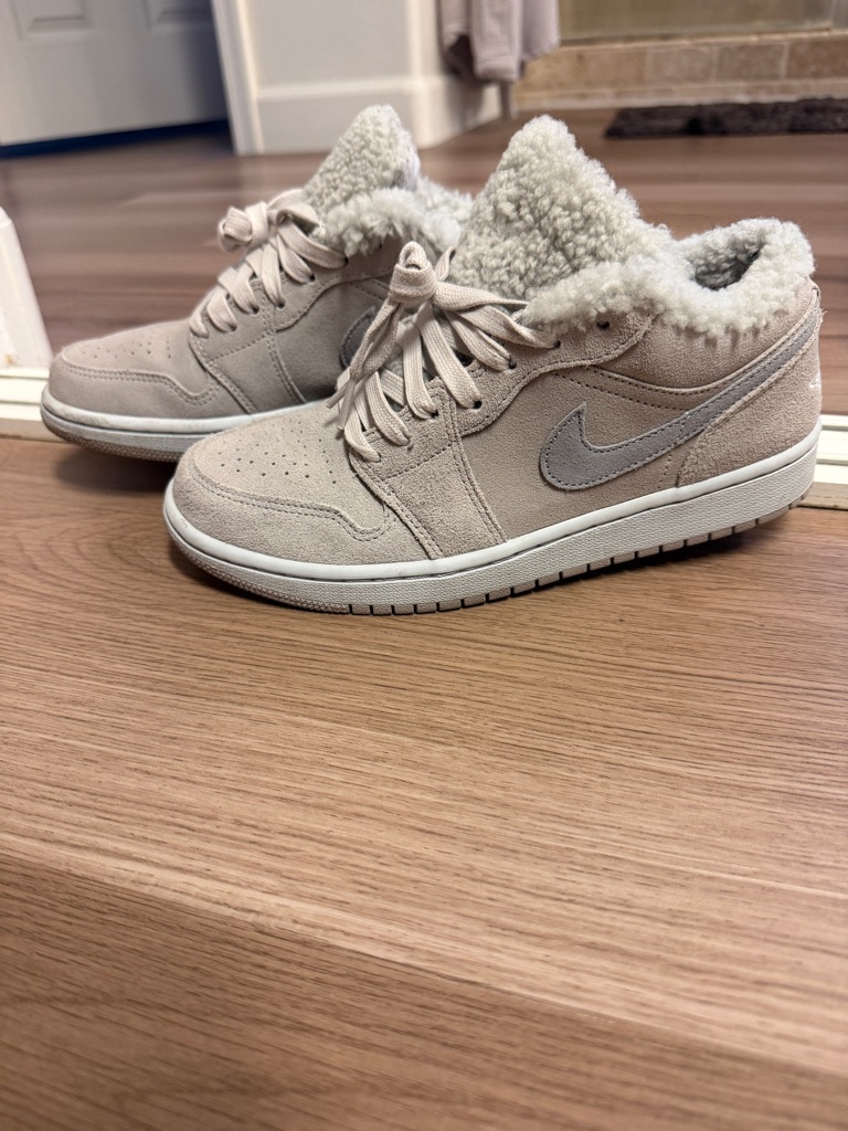 Nike - Air Jordan 1 Low Se "Sherpa Fleece"